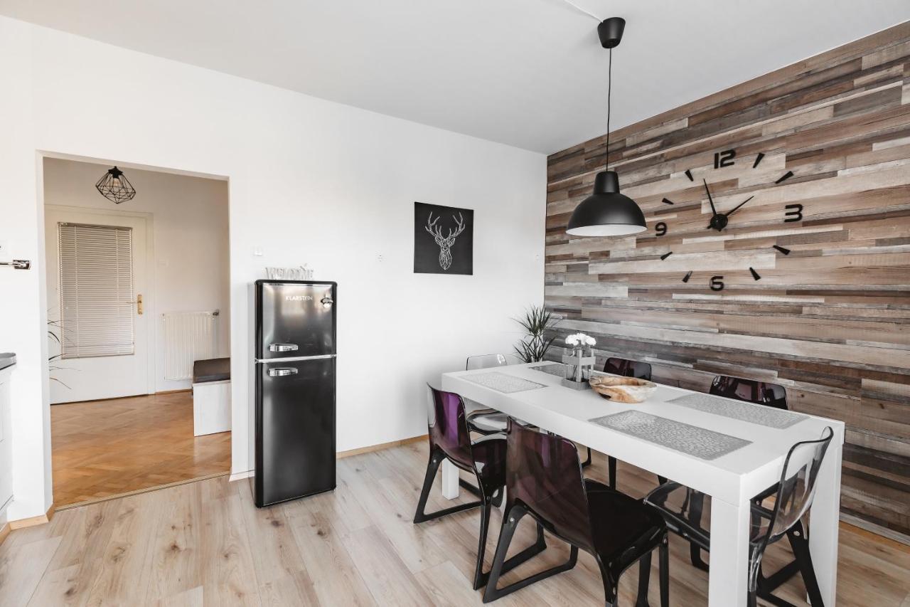 Drive Caffe Apartments Trzin Exteriör bild