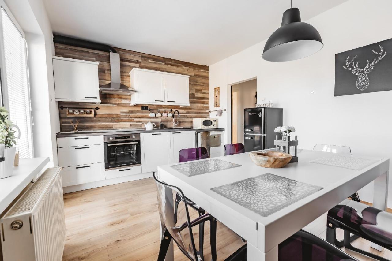 Drive Caffe Apartments Trzin Exteriör bild